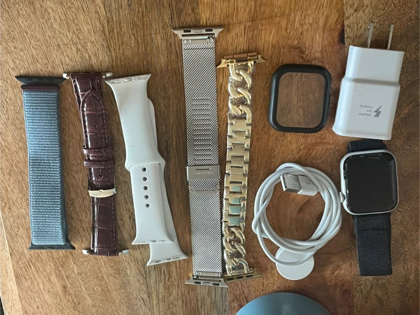 Apple Watch Series 5 with Cracked Screen image indicator(7)