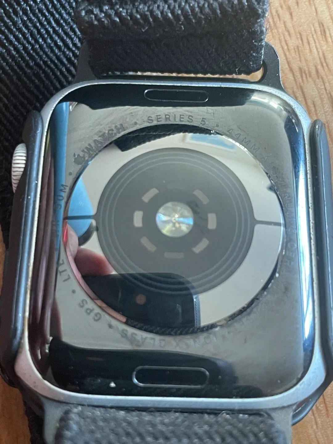 Apple Watch Series 5 with Cracked Screen image indicator(9)