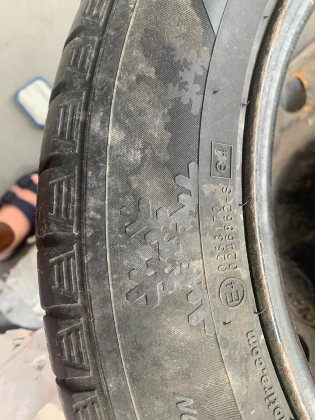4 Kumho WinterCraft Ice WI31 205/55R16 Studless Winter Tire - photo 2