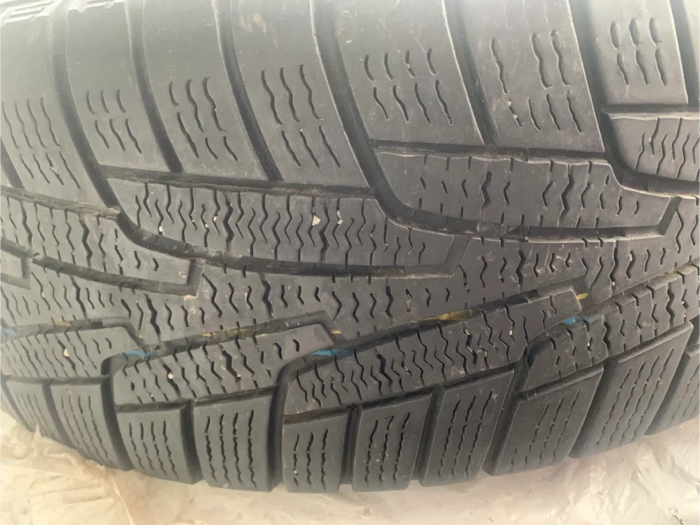 4 Kumho WinterCraft Ice WI31 205/55R16 Studless Winter Tire thumbnail
