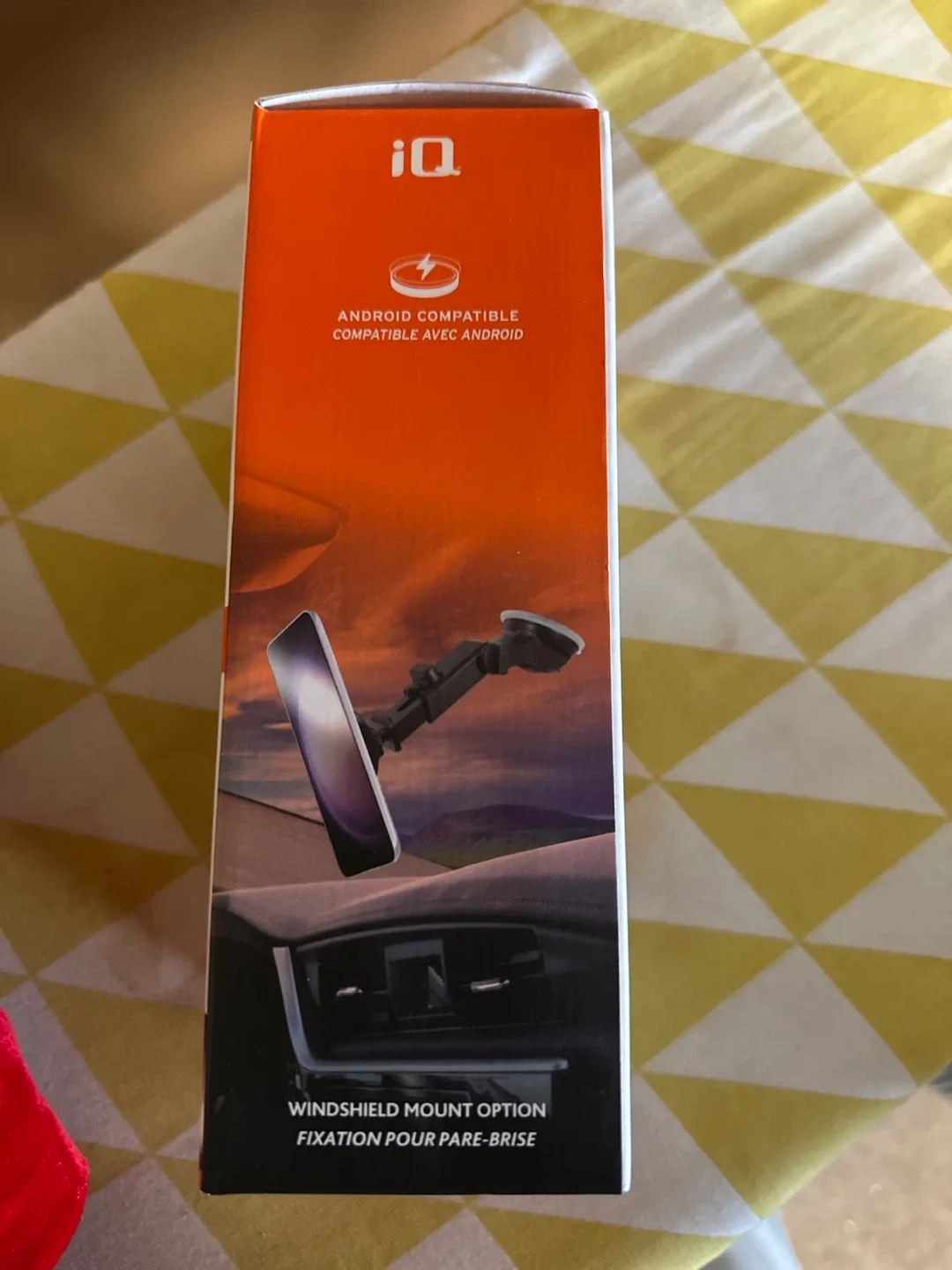 New iQ Magnetic Wireless Car Charger + 4X Mounting Kit image indicator(2)