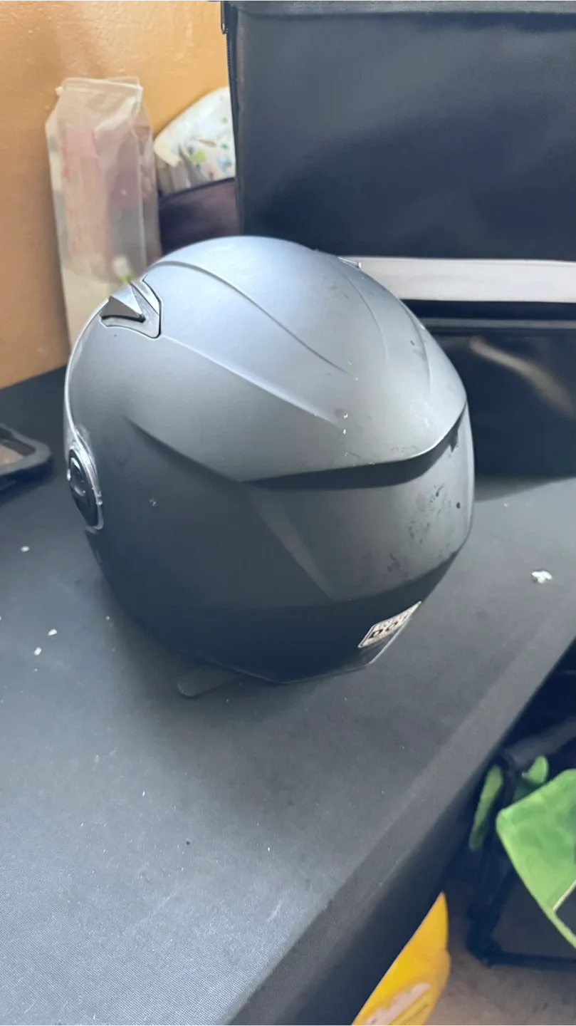 Delivery Backpack & Motorcycle Helmet image indicator(4)