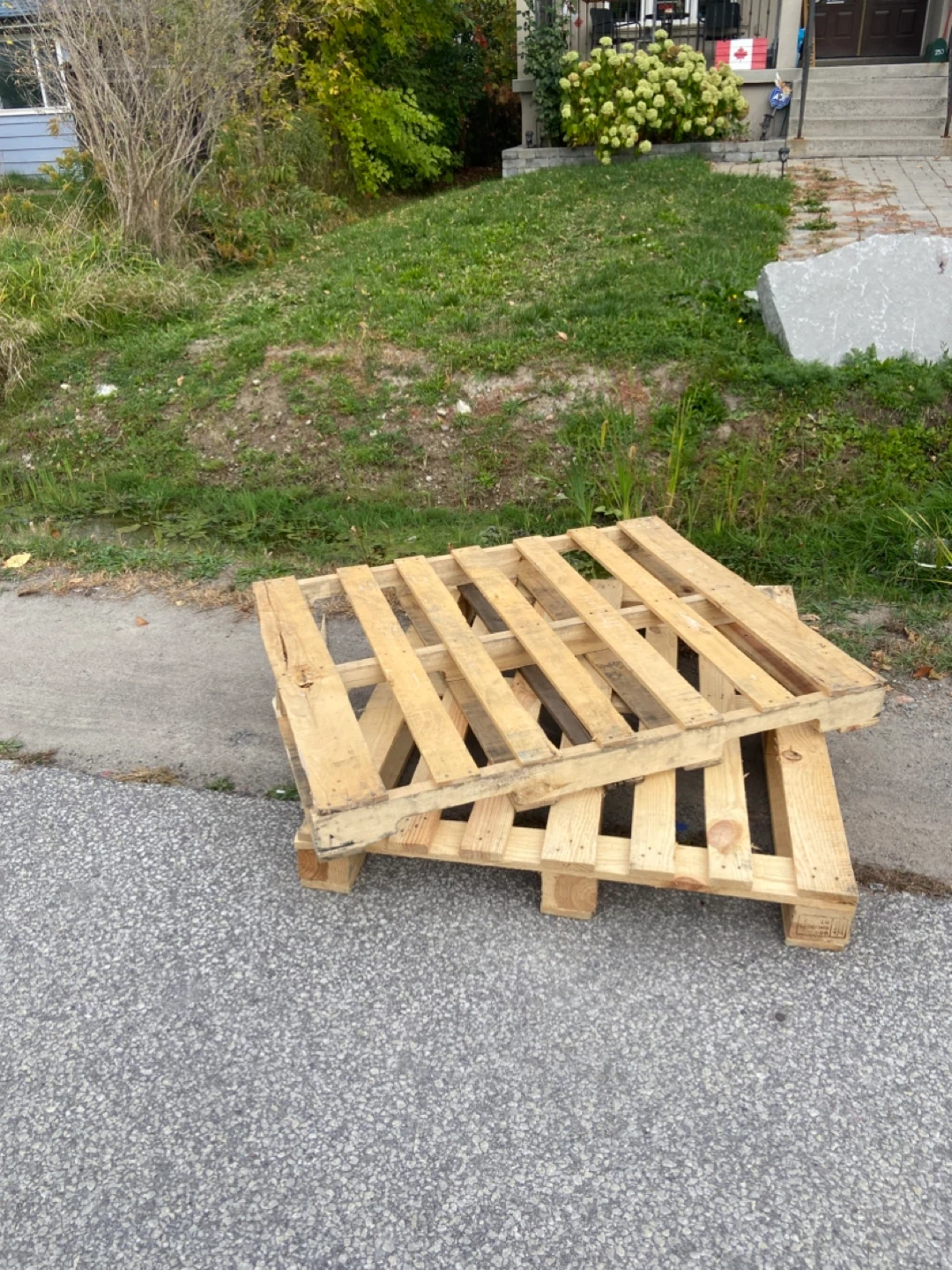 Free Wood Pallets - photo 2