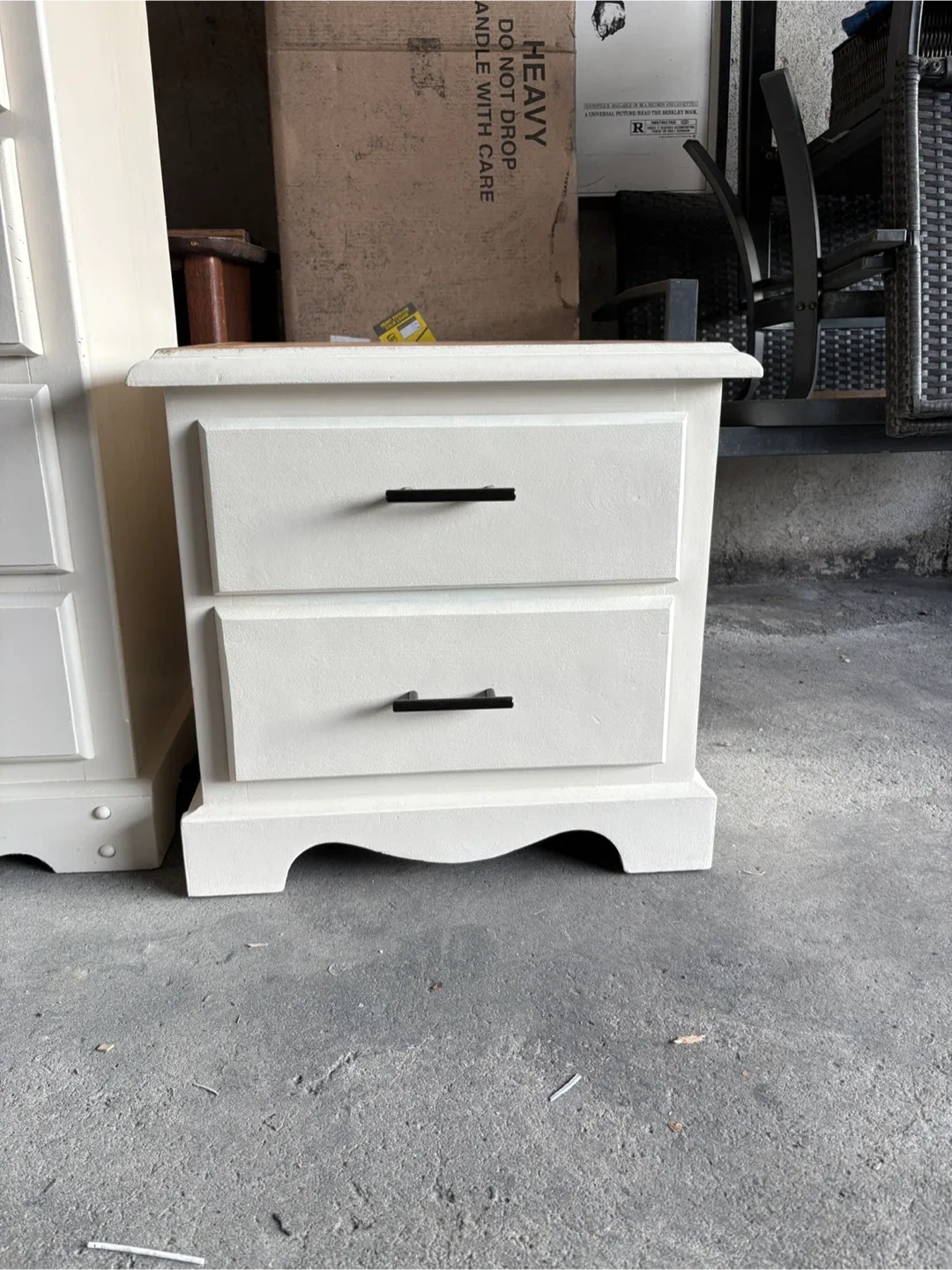 White Dresser & Nightstand Set image indicator(4)