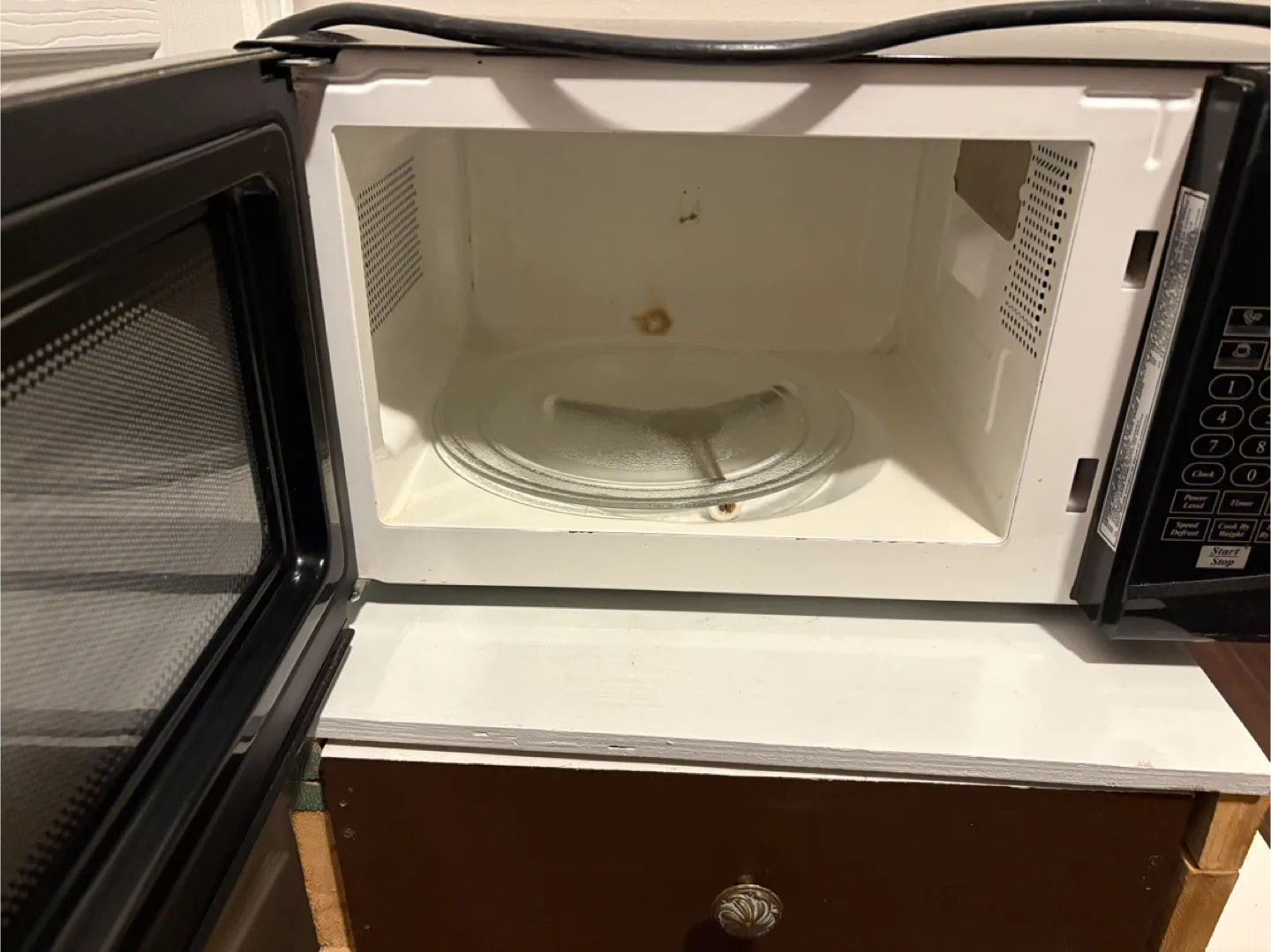 Danby Designer Black Microwave image indicator(2)