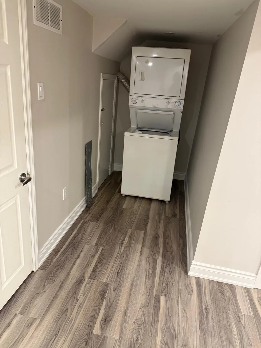 Basement apartment for rent image indicator(5)