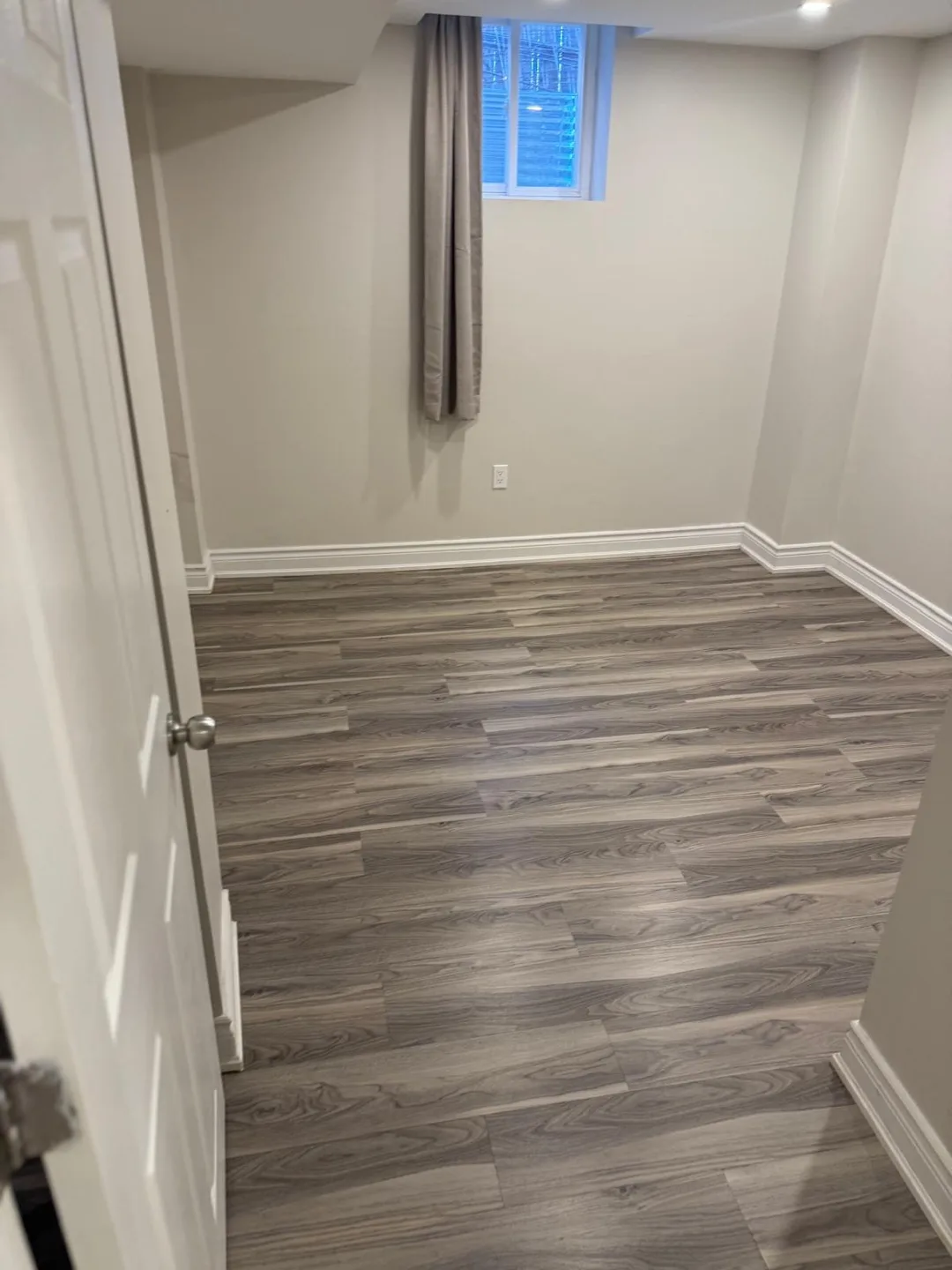 Basement apartment for rent image indicator(4)