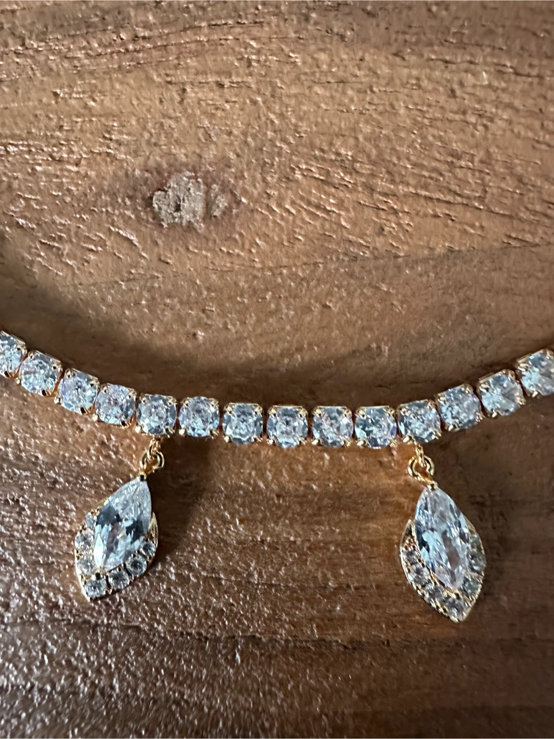 Elegant Crystal  Necklace - Choker Style  - $25 - East York - photo 2