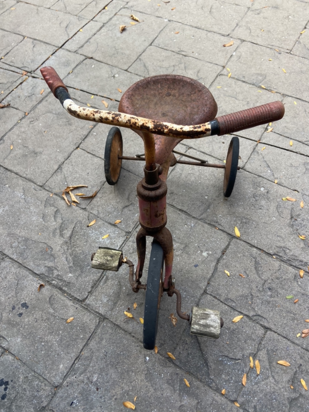 Vintage Tricycle -Rusty character As Is - photo 4