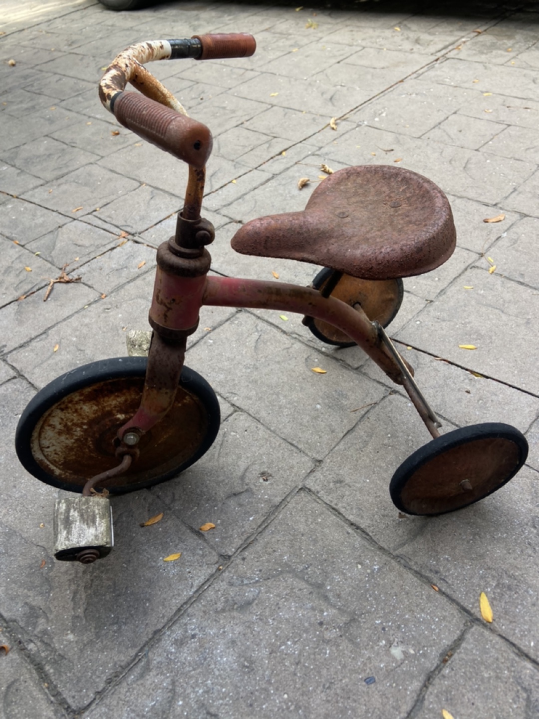 Vintage Tricycle -Rusty character As Is - photo 3