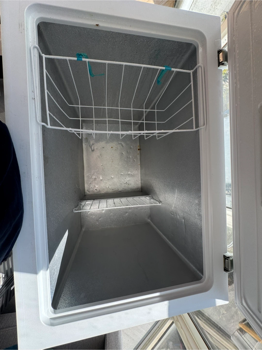 Husky Chest Freezer - White - photo 5