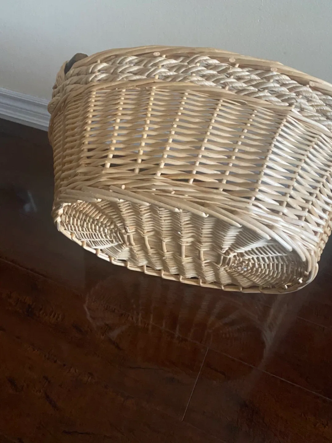 Wicker Basket with Wooden Handles image indicator(4)