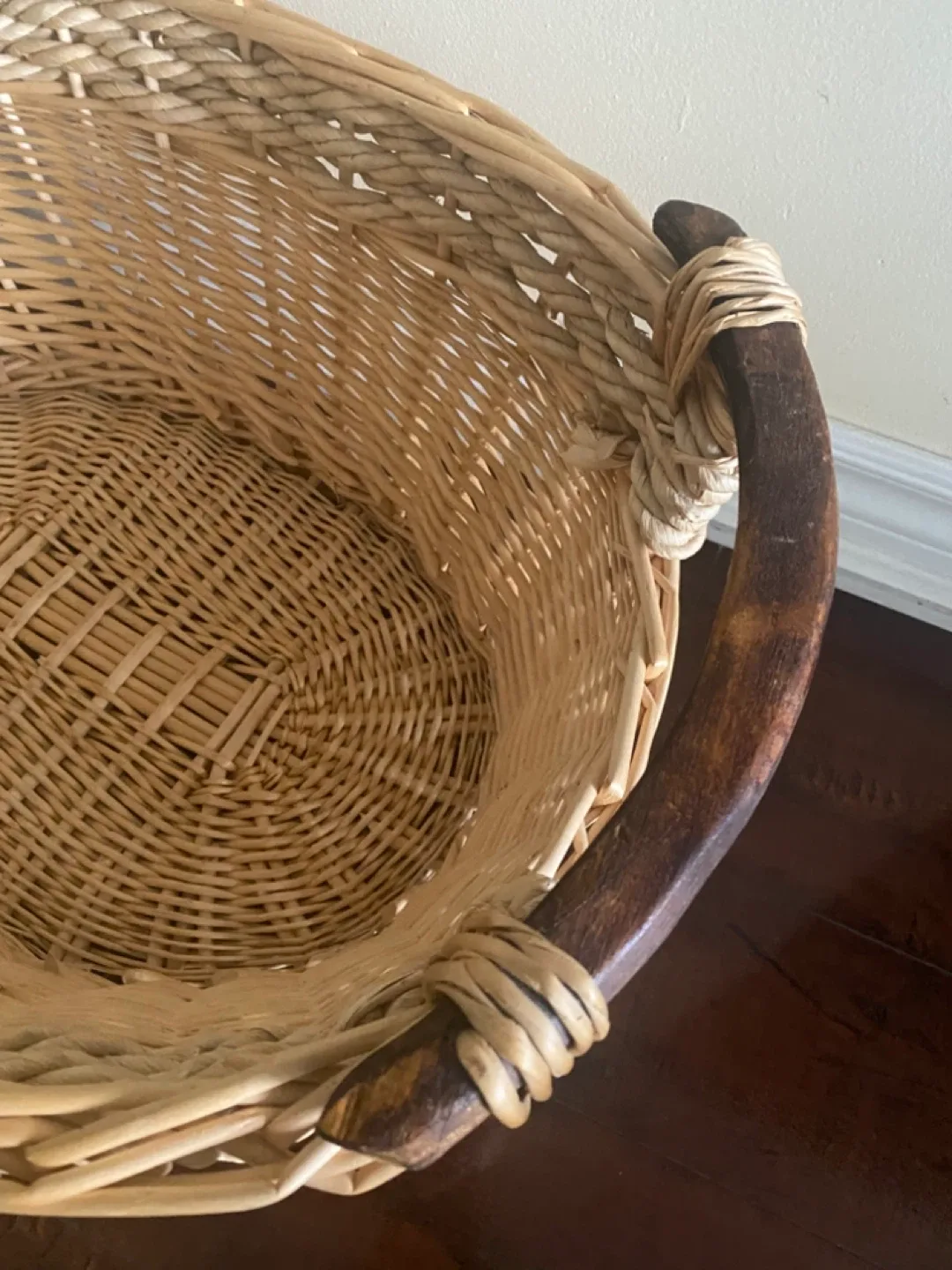 Wicker Basket with Wooden Handles image indicator(2)