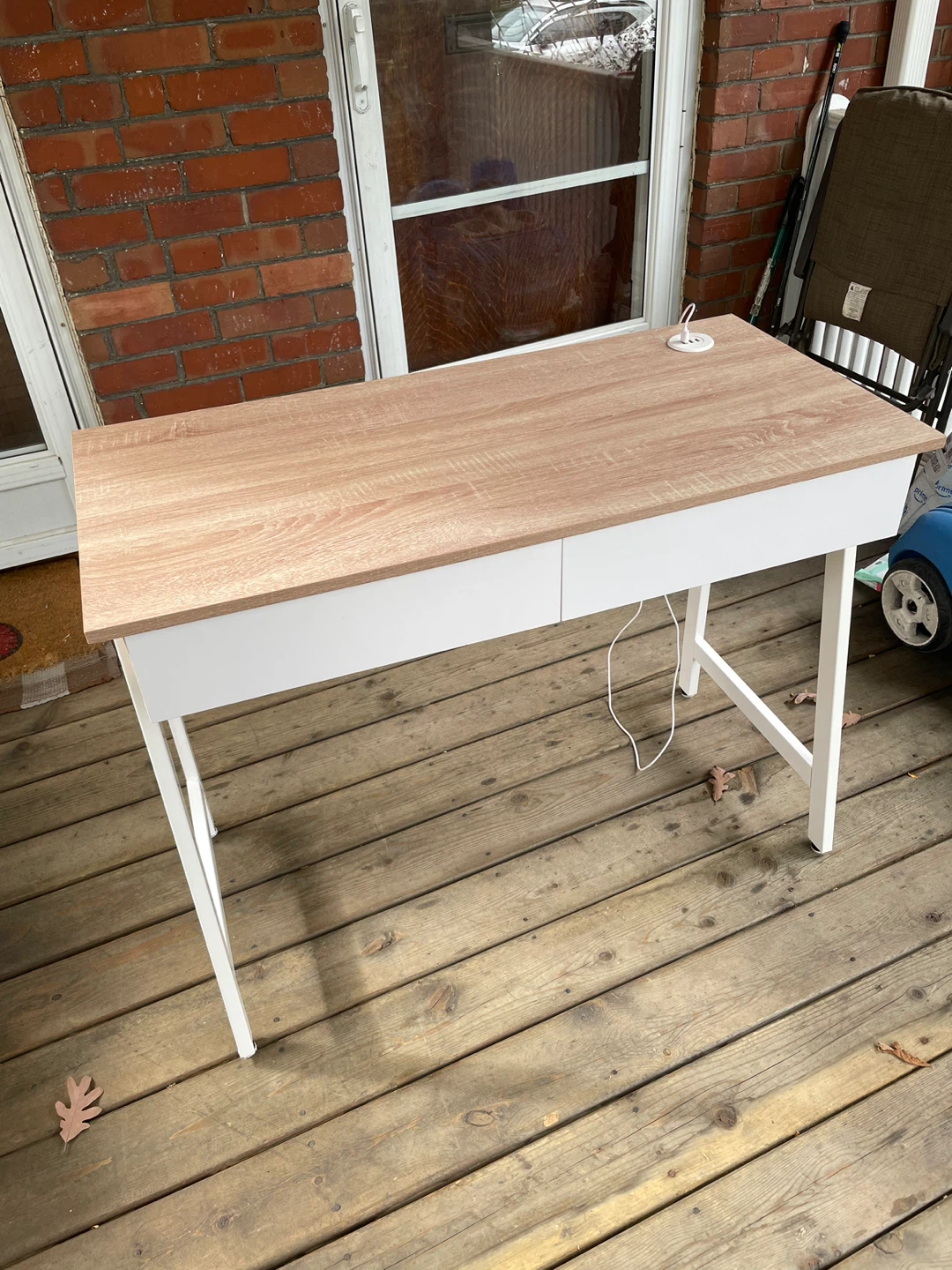 Light Wood & White Desk with charging usb port