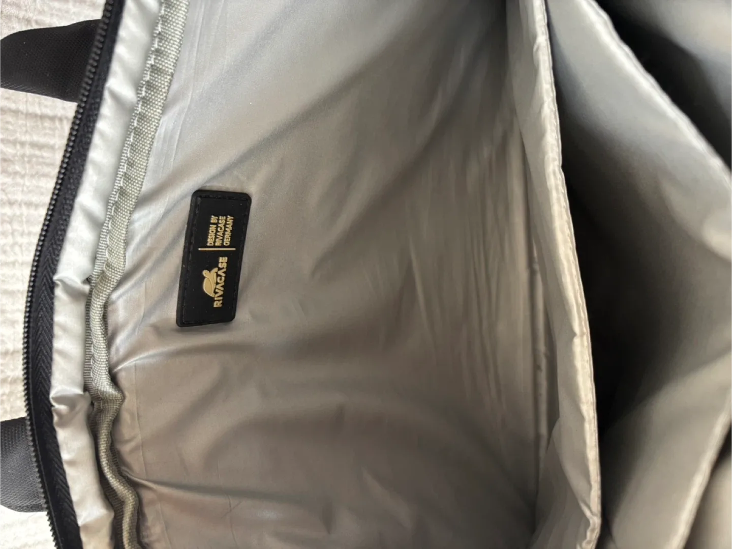 RIVACASE Laptop Bag image indicator(3)