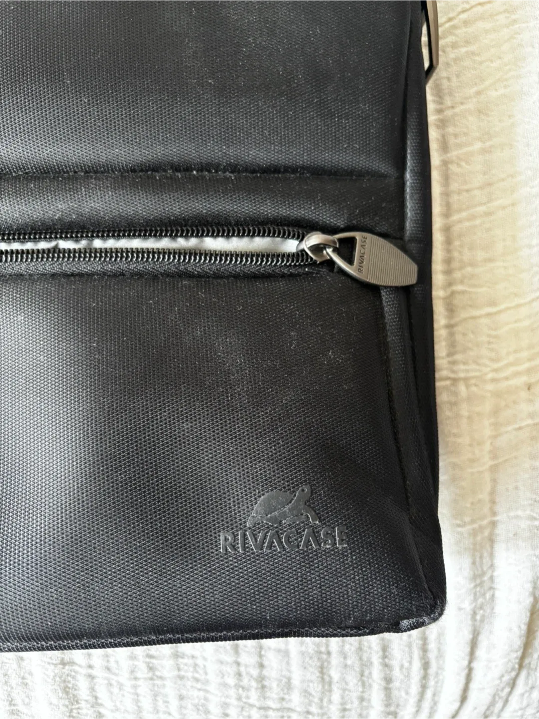 RIVACASE Laptop Bag image indicator(2)