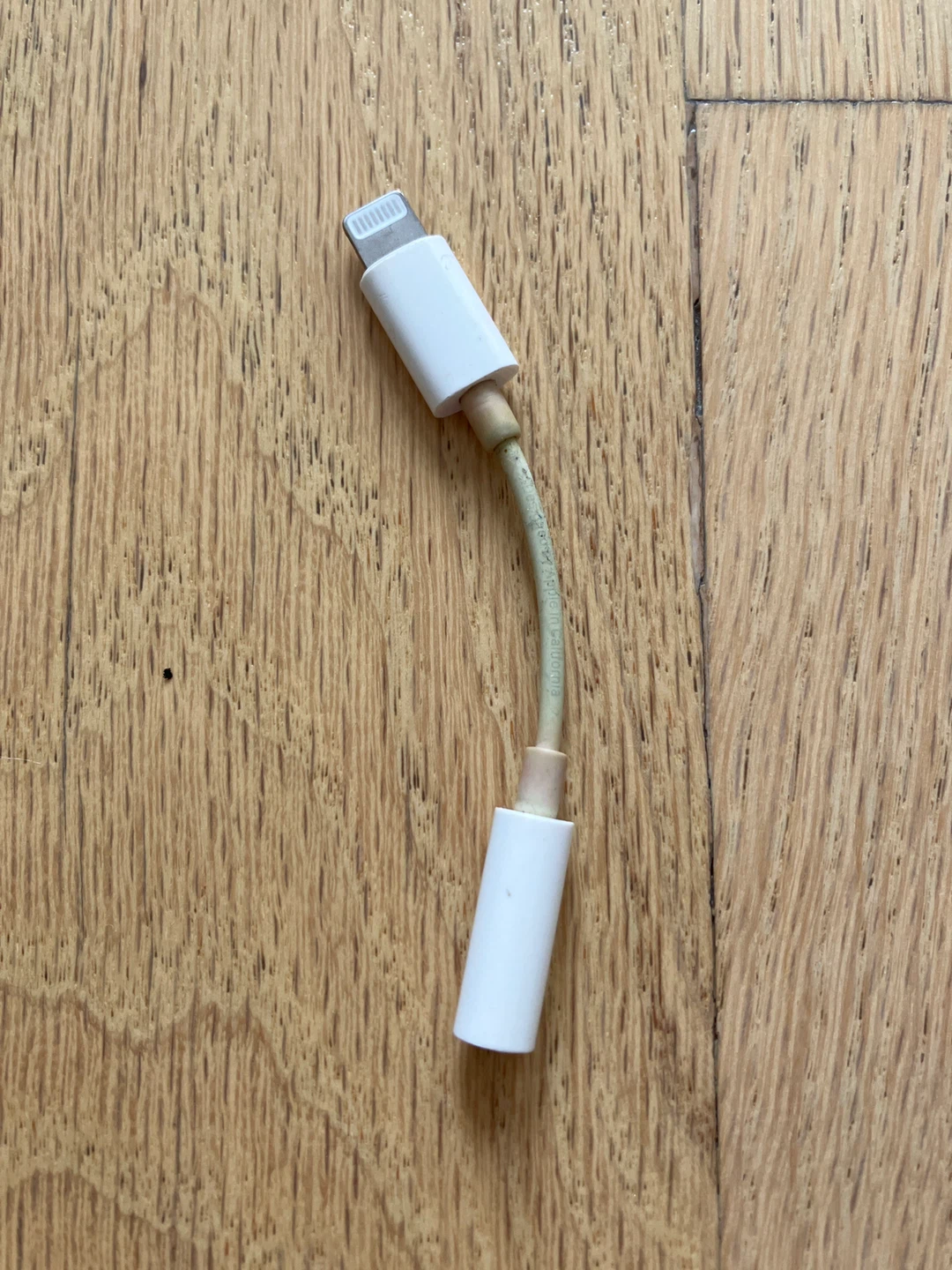 Apple Lightning to 3.5 mm Headphone Jack Adapter