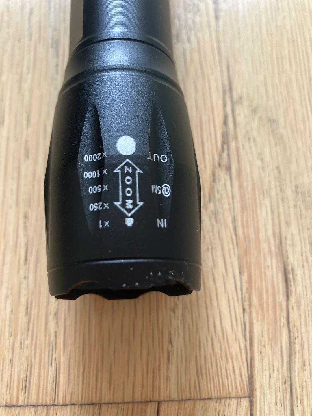 Zoomable LED Flashlight - photo 4