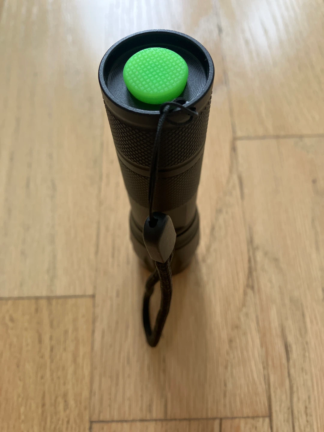 Zoomable LED Flashlight - photo 3
