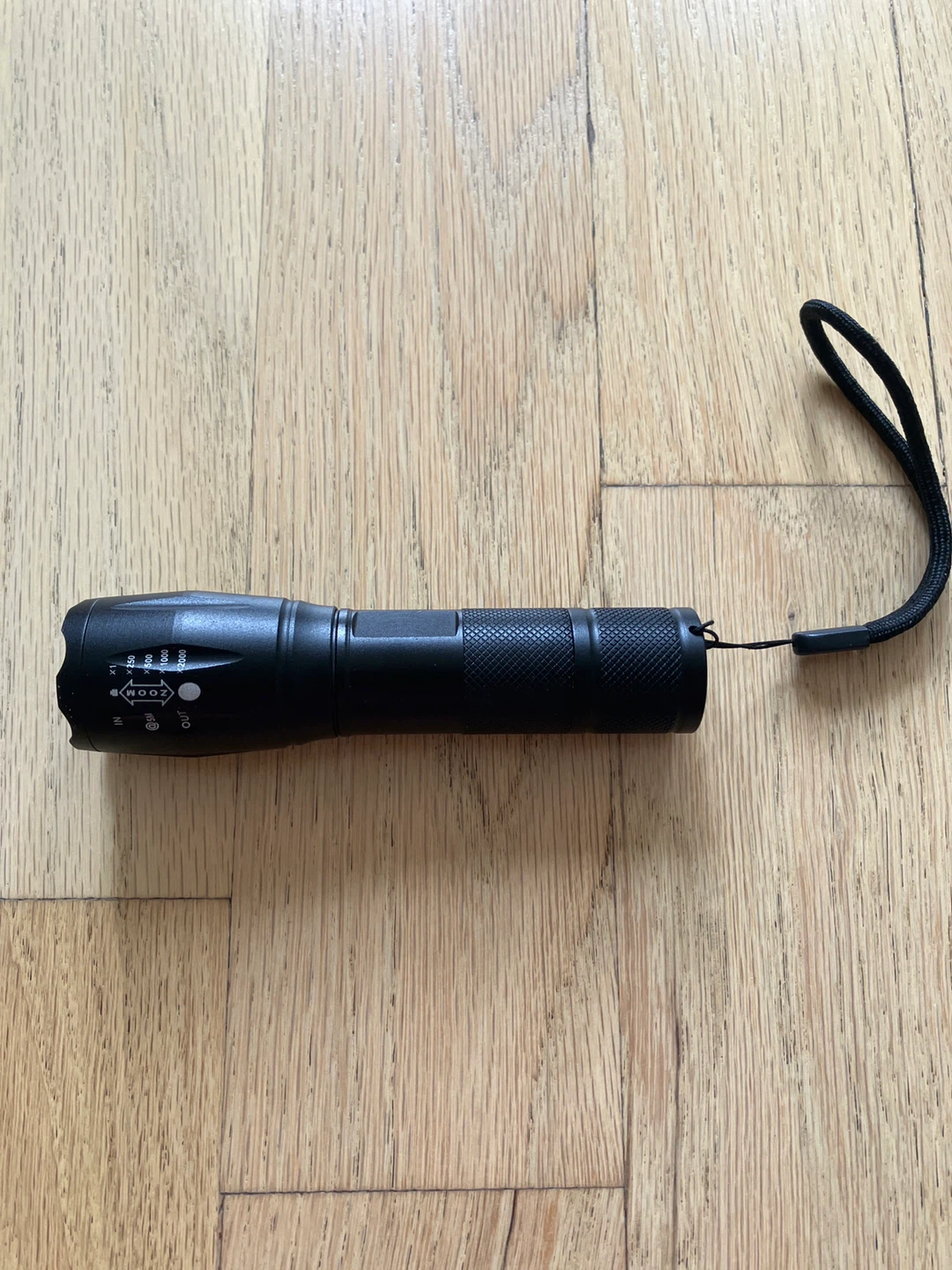 Zoomable LED Flashlight
