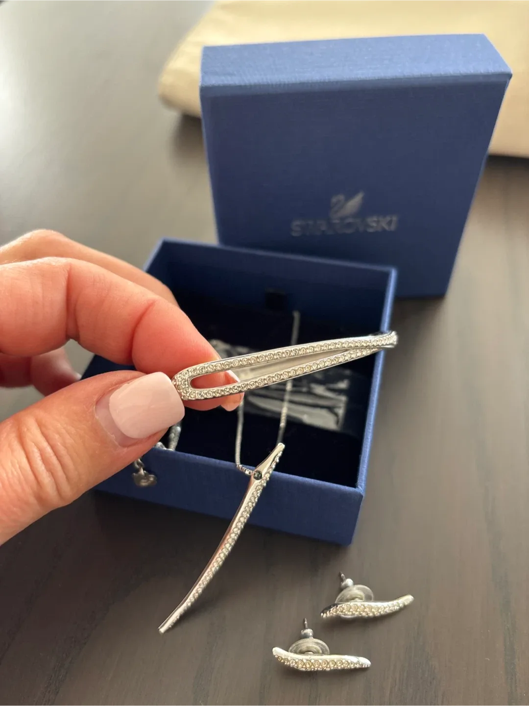 Swarovski Jewelry Set - Necklace, Bracelet, Earrings image indicator(3)