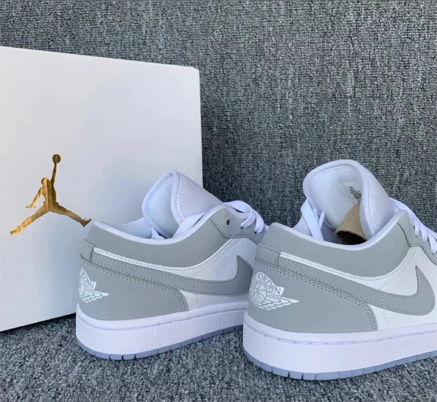 Air Jordan 1 Low Grey and White image indicator(4)