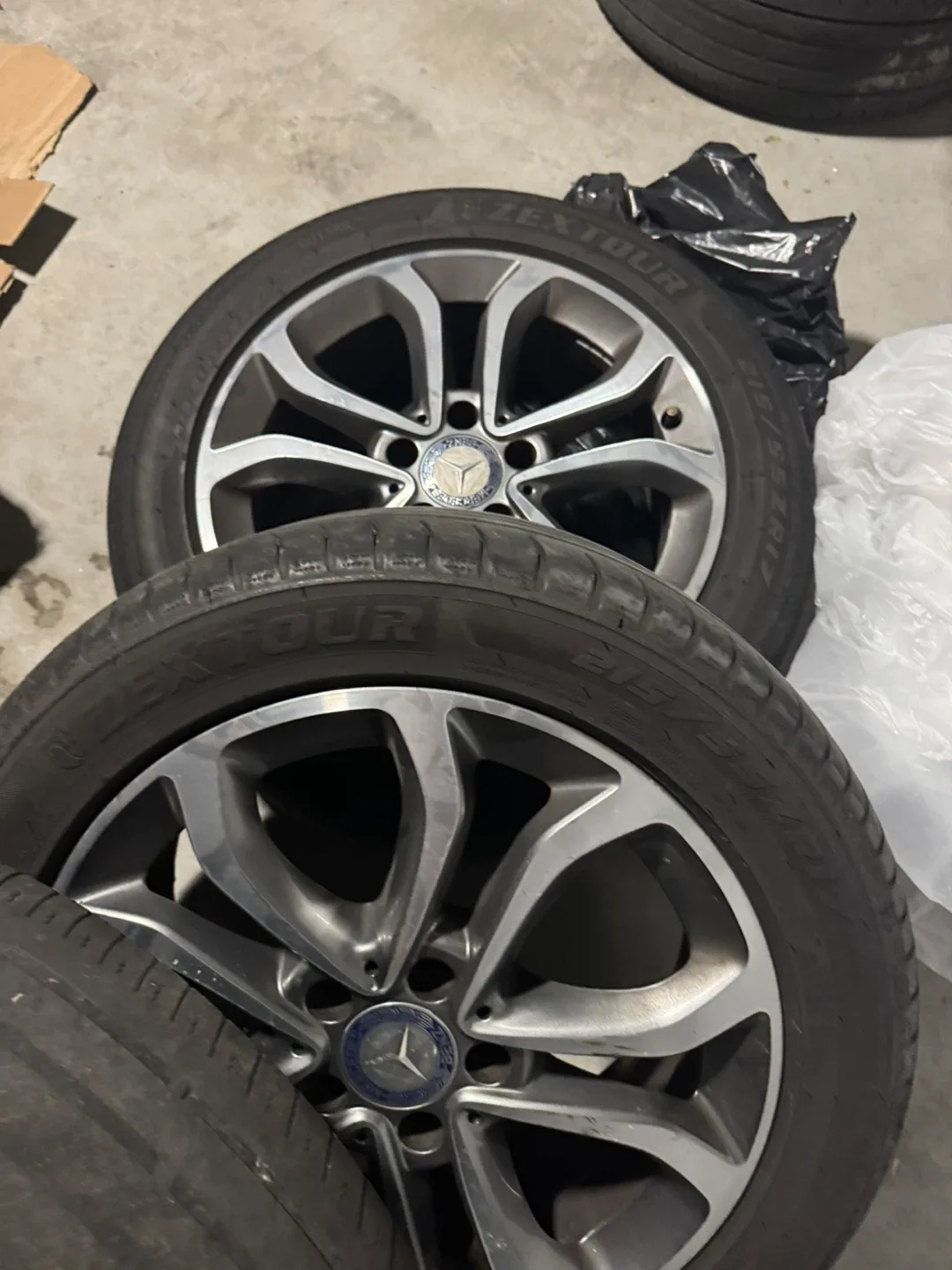 Mercedes-Benz 215/55R17 Tires and Rims image indicator(4)