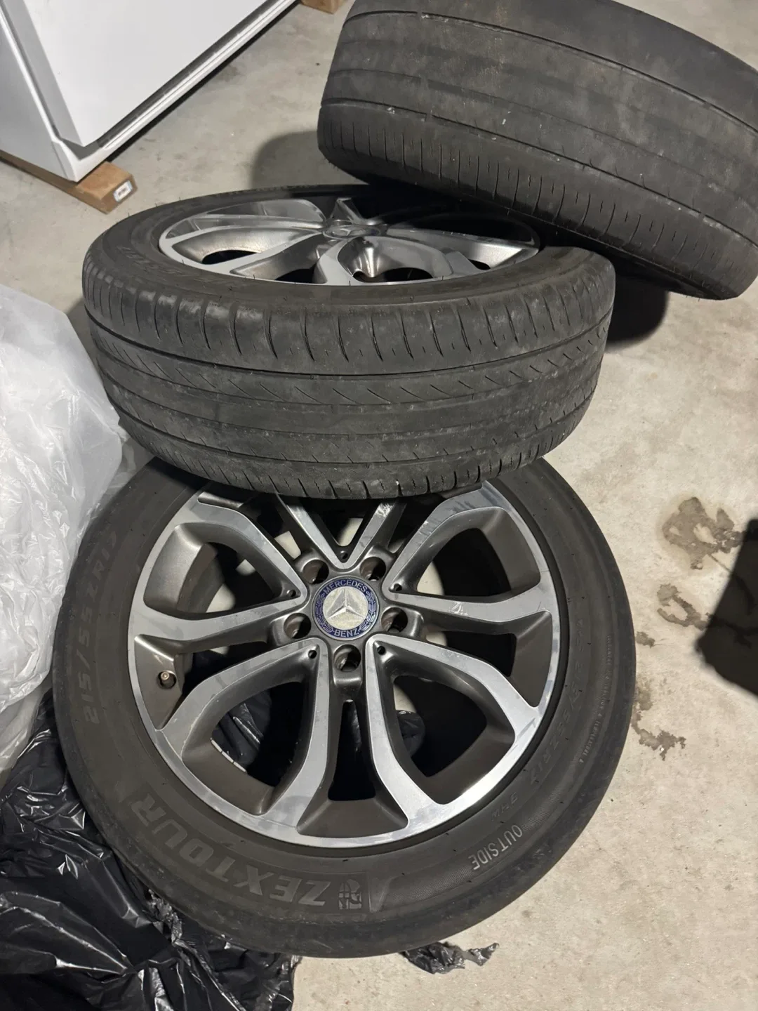 Mercedes-Benz 215/55R17 Tires and Rims image indicator(3)