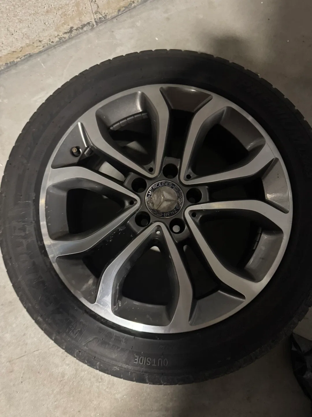 Mercedes-Benz 215/55R17 Tires and Rims image indicator(2)