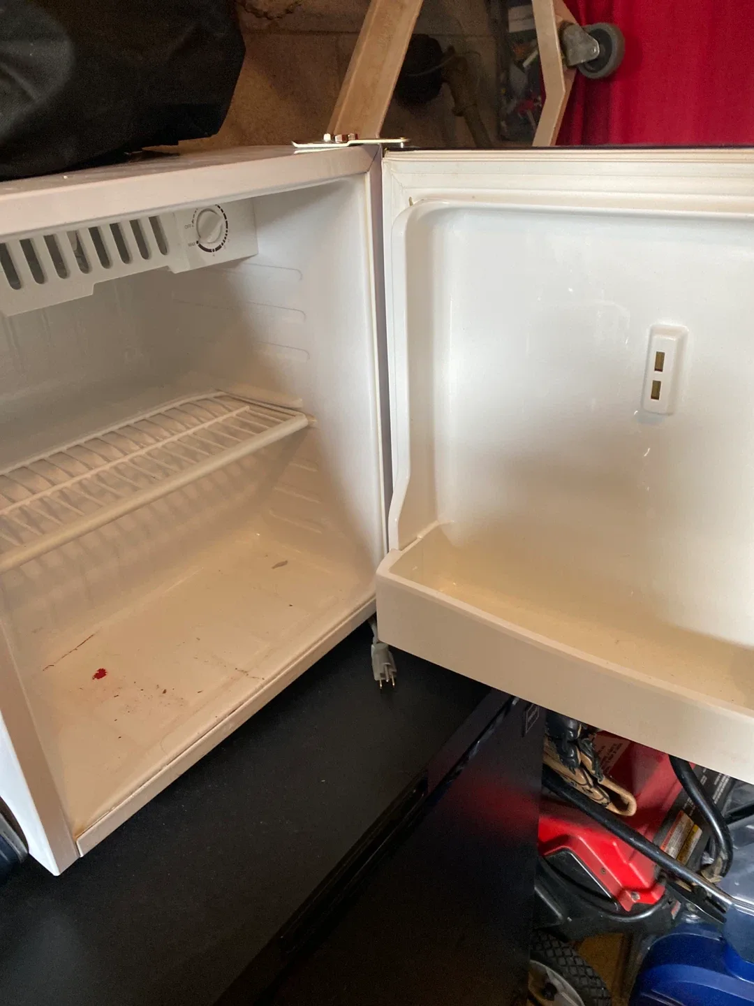 Diplomat Mini Fridge image indicator(2)