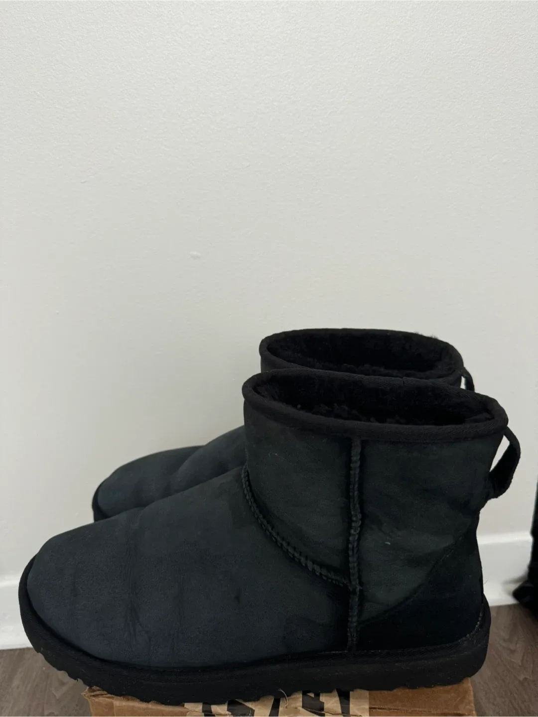 UGG Classic Boot - Black image indicator(3)
