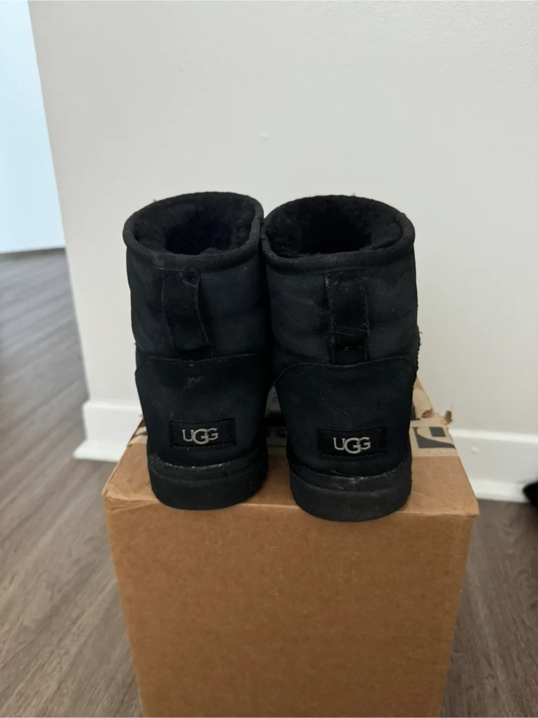 UGG Classic Boot - Black image indicator(6)