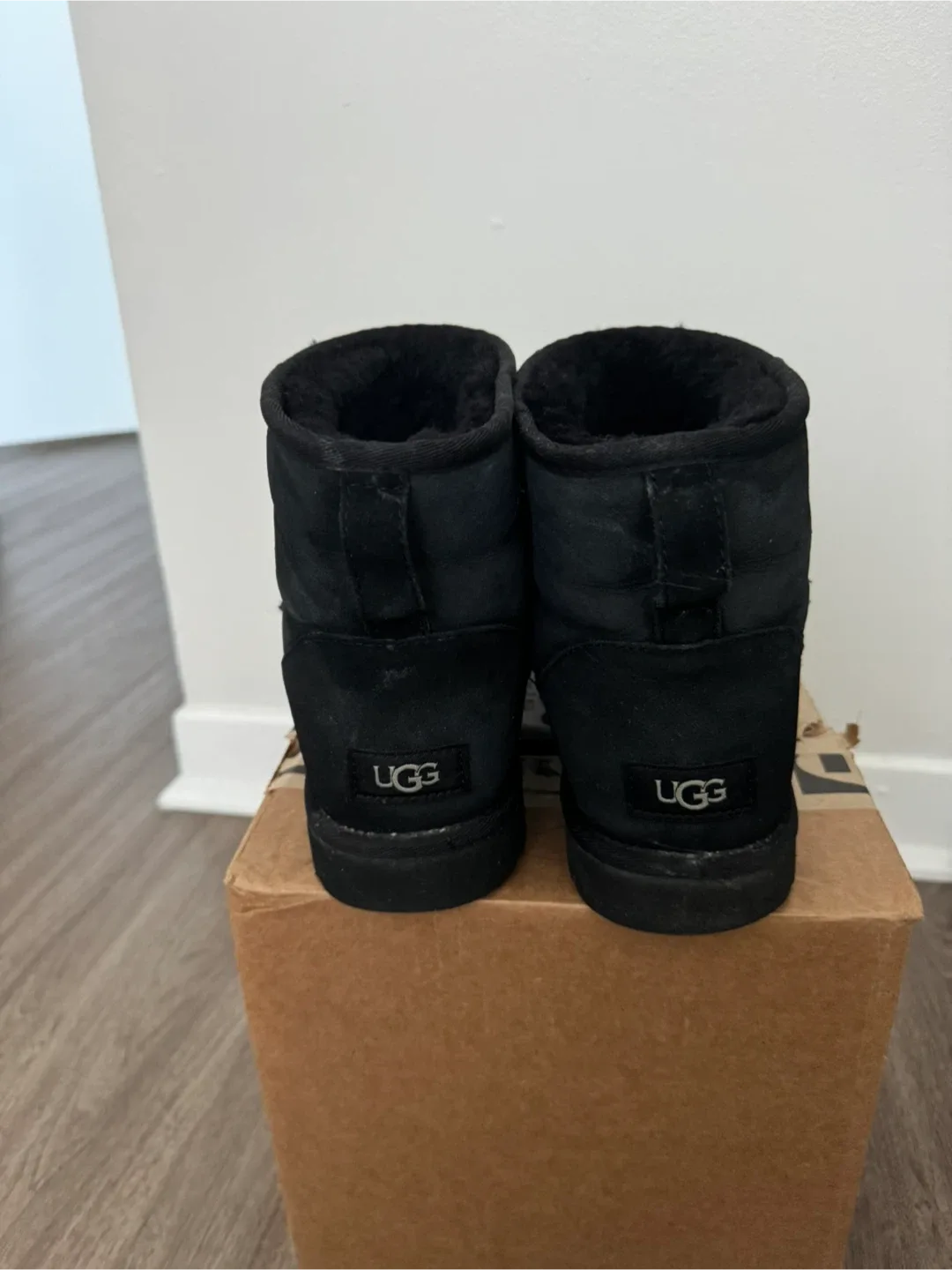 UGG Classic Boot - Black image indicator(5)