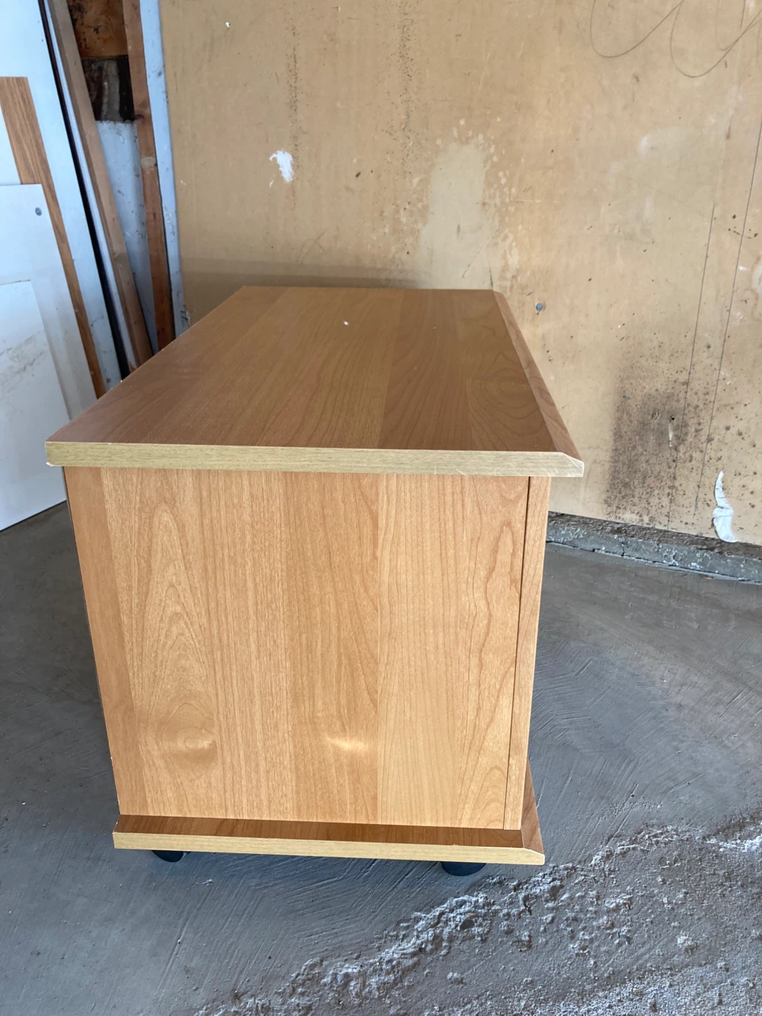 TV stand on wheels - photo 3