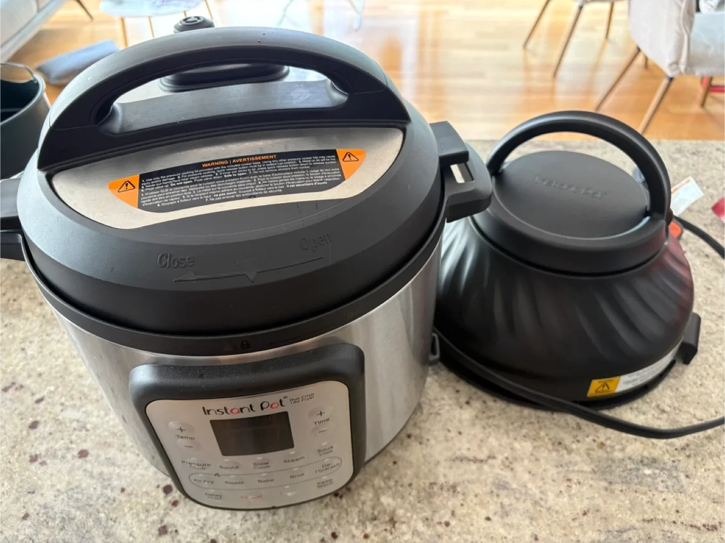 Instant Pot Duo Crisp + Air Fryer (size 6q) thumbnail