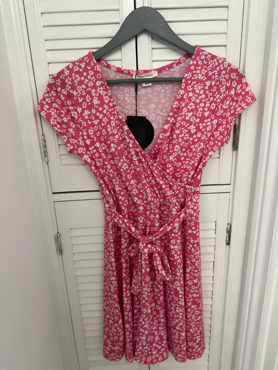 New Rebel Sugar Pink Floral Wrap Dress - Size M thumbnail