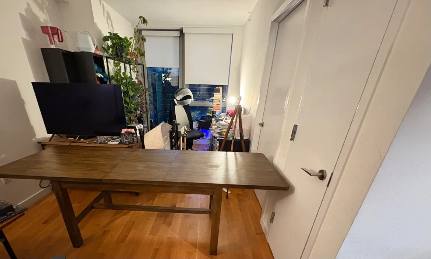 Pottery Barn Mateo Extending Dining Table (73"-91") image indicator(3)