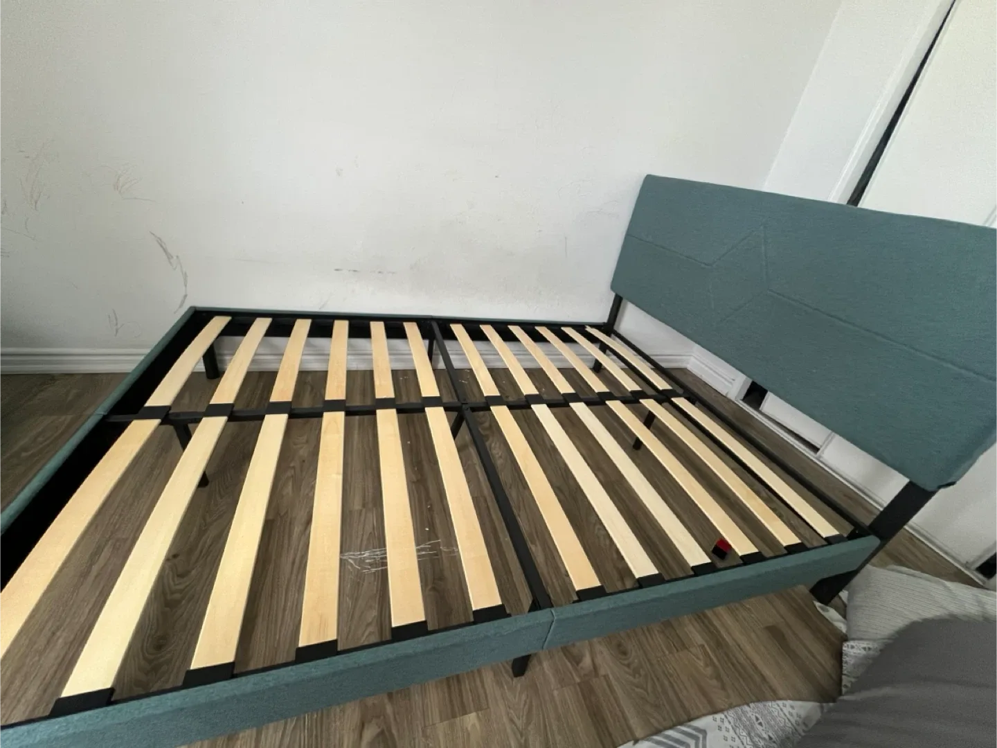 Queen size Bed Frame with Headboard image indicator(3)