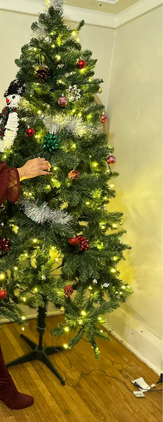 Holiday Time Pre-Lit Braxton Fir Christmas Tree image indicator(3)