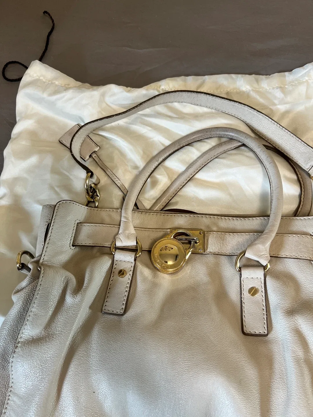 Michael Kors Beige Leather Tote Bag image indicator(2)