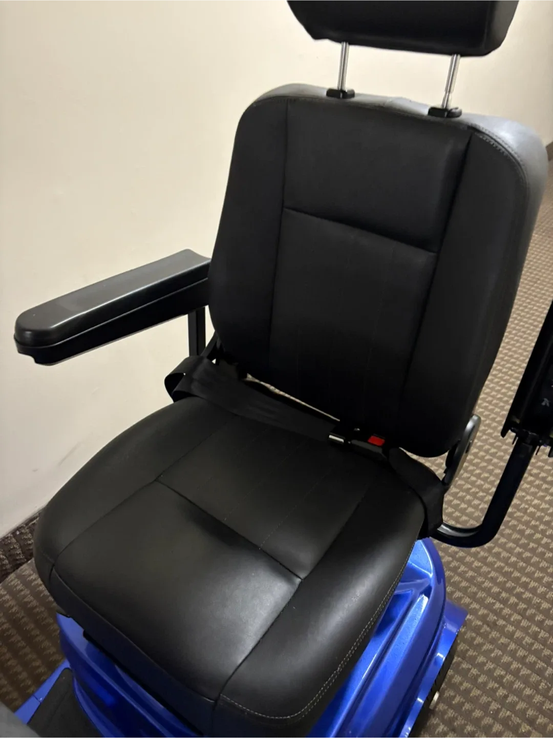 Pride Mobility S410 Fortress Scooter - Blue image indicator(6)
