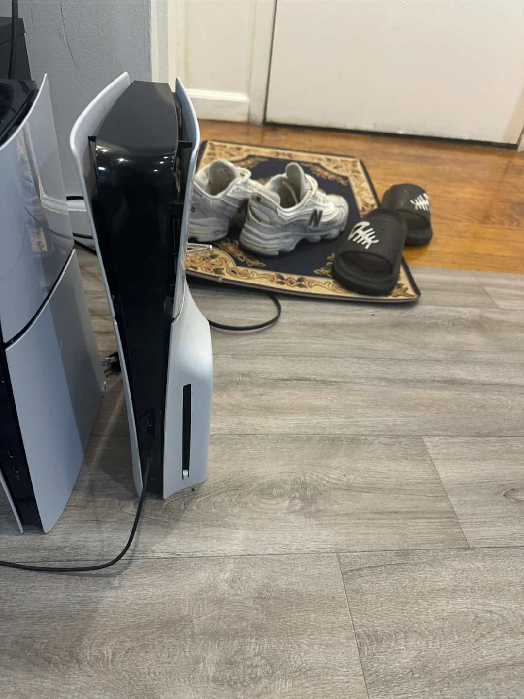 PlayStation 5 Console with Accessories - photo 3