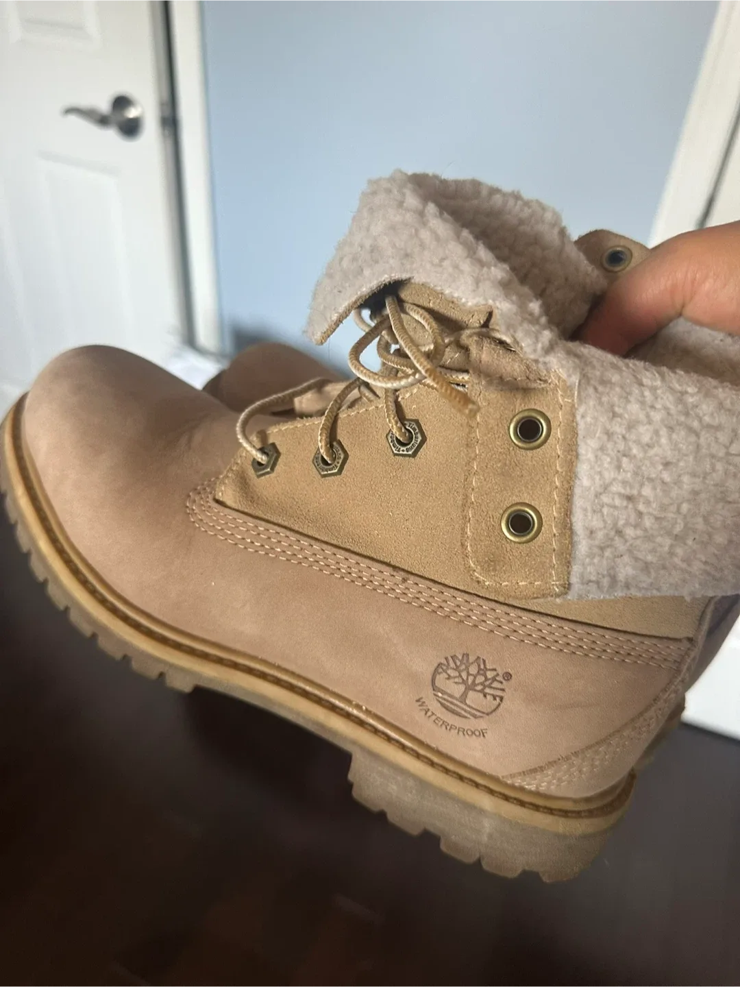 Timberland Women’s Beige Roll-Top Boots - Size 6 thumbnail