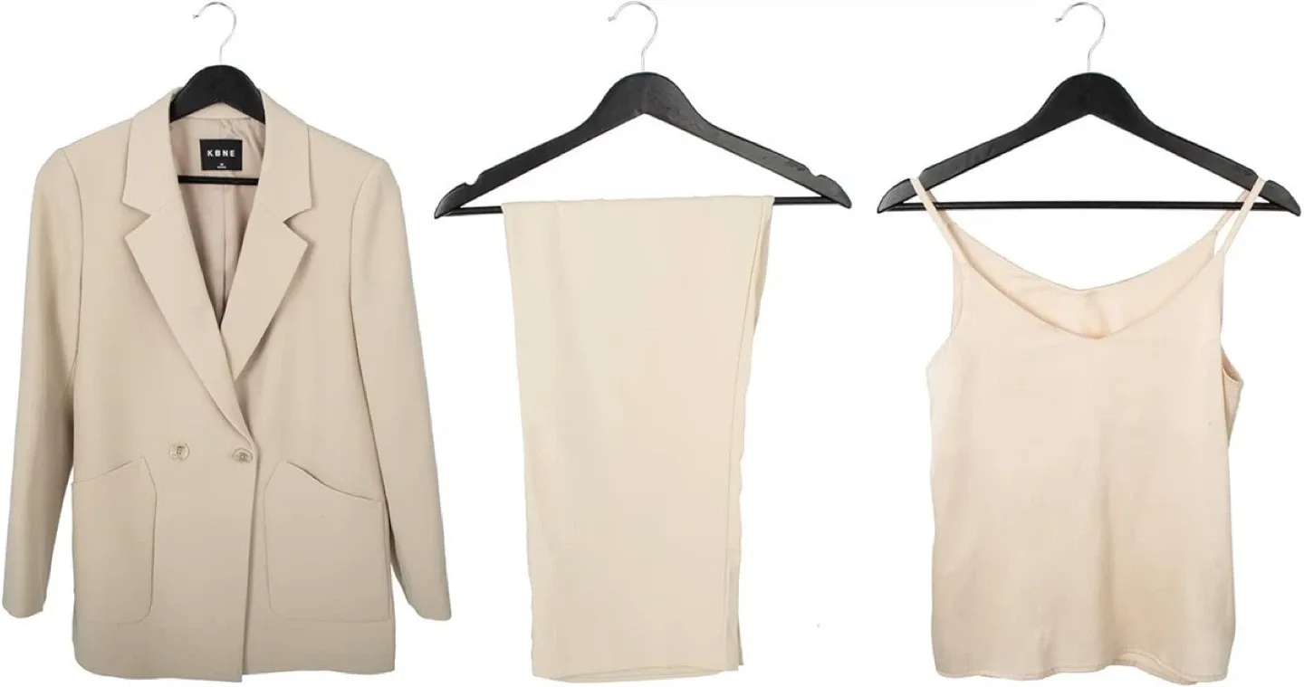 Amazon Basics Clothes Hangers - New in Box image indicator(2)