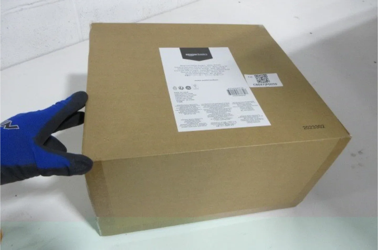 Amazon Basics Clothes Hangers - New in Box image indicator(3)