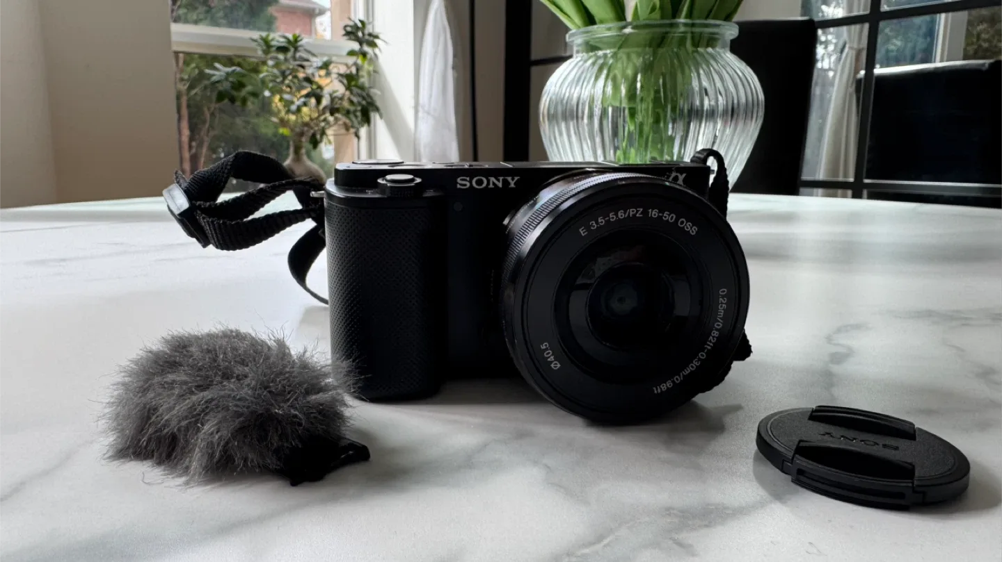 Sony ZV-E10 4K Camera with 16-50mm Lens image indicator(2)