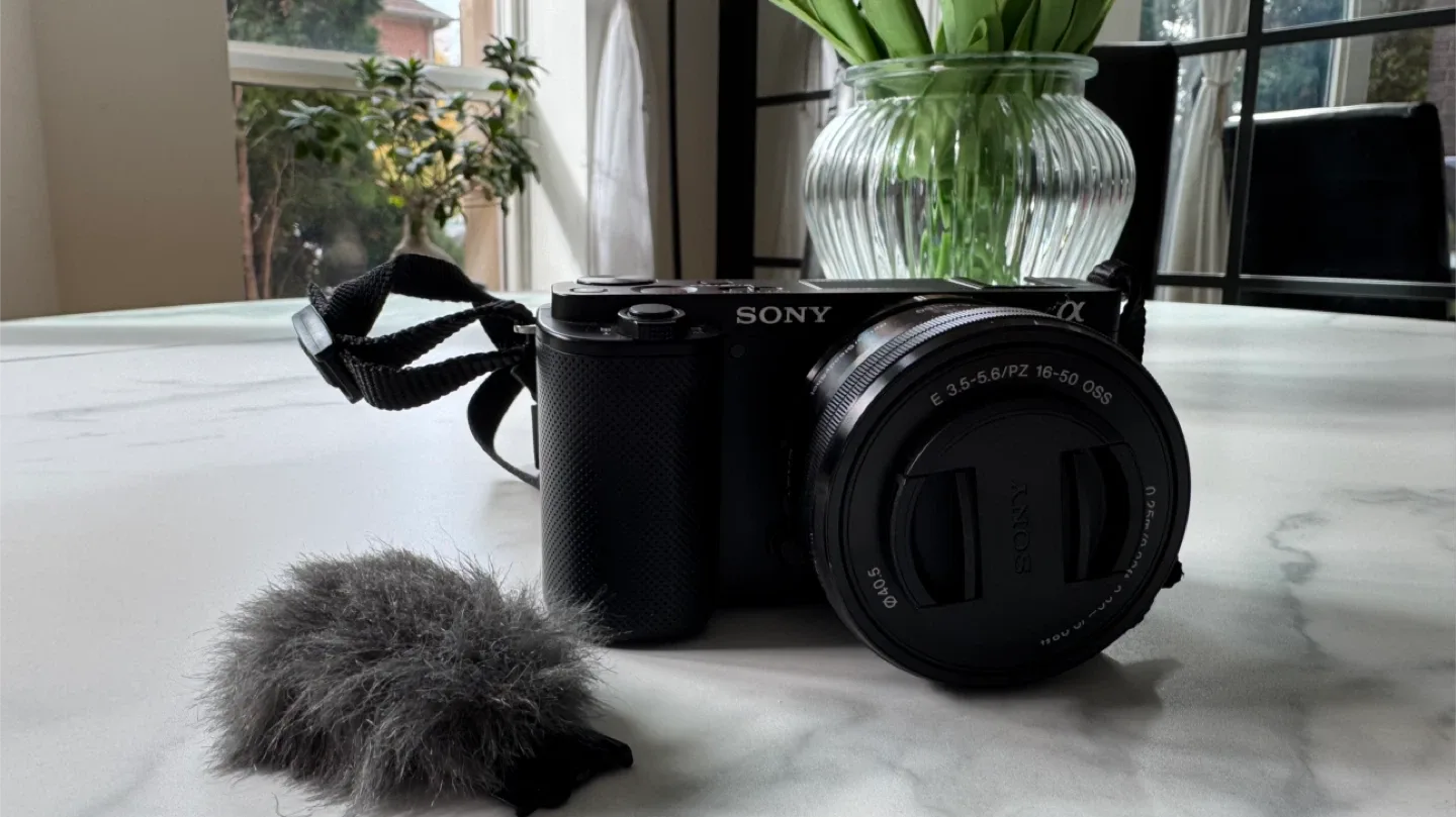 Sony ZV-E10 4K Camera with 16-50mm Lens image indicator(4)