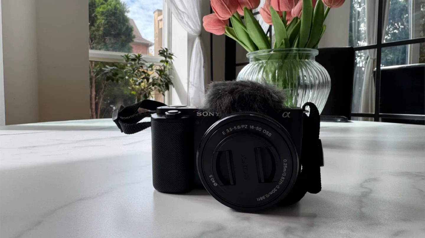 Sony ZV-E10 4K Camera with 16-50mm Lens image indicator(5)