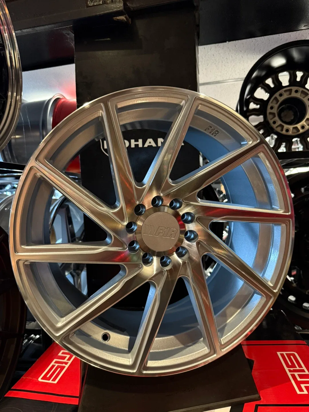 F1R F18 Silver Wheels image indicator(2)