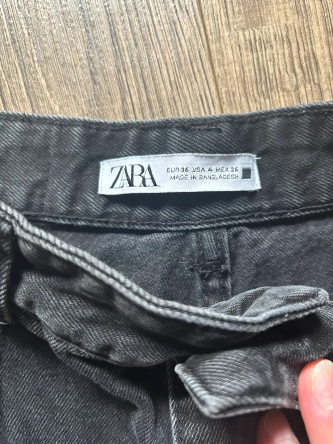 Zara Black Denim Shorts - Size 4 image indicator(2)